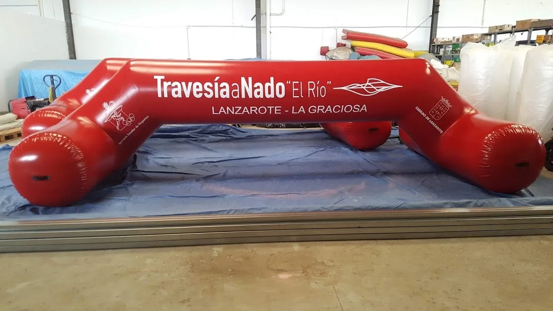 Arco hinchable flotante para eventos acuáticos