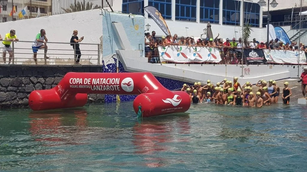 Arco hinchable flotante para eventos acuáticos