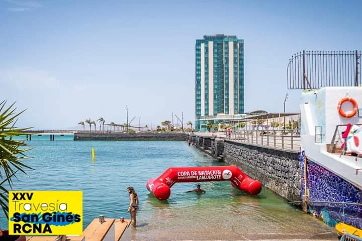 Arco hinchable flotante para eventos acuáticos